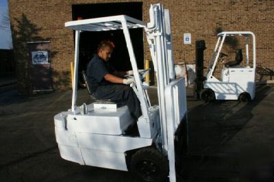 Forklift baker 3000LB sd electric w/ battery price cut