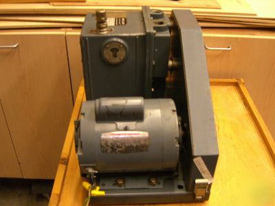 Welch duoseal 1402B-01 vacuum pump $2,595.84 list price