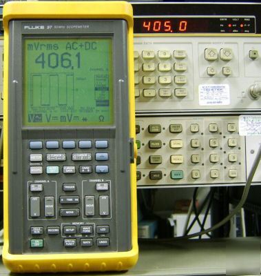Fluke 97 scopemeter with probes, case, etc., calibrated