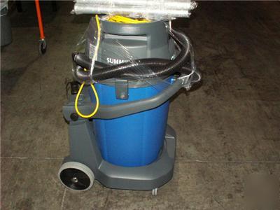 Clarke summit 20 wet/dry tank vacuum with squeegee