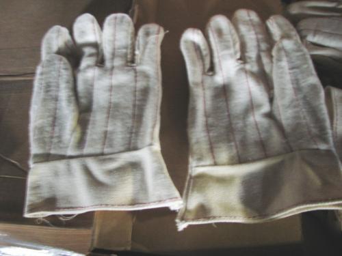 Lot of 70 pairs large canvas gardening work gloves