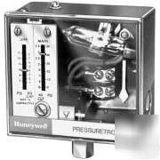 New honeywell L404B 1353 pressuretrol in box