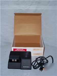Motorola radio NTN4734A battery charger astro saber box