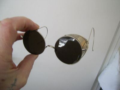 Welder's collapsable dark goggles/willson /mtl case