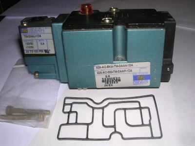 Used 4/2 mac ac solenoid valve 82A-ac-000-tm-daap-1DA
