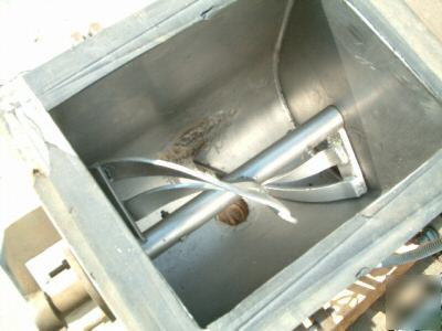 Auger machine liquid or paint mixing unit mixer feeder