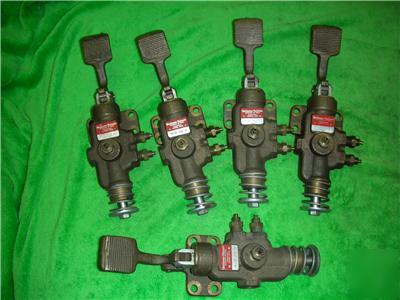 Bellows pneumatic control foot valve switch M182-246-40