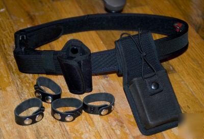 Bianchi duty belt with radio & key holder + extras med