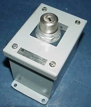 General electric lock switcher model. CR104PEG11