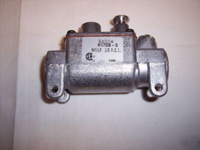 Baso H17DB-5C gas pilot valve 1/2