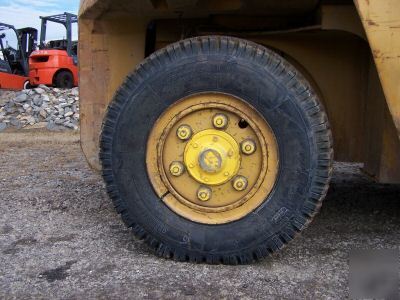 Caterpillar 15,500 lb dual wheel pneumatic forklift