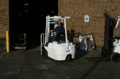 Forklift baker 3000LB sd electric w/ battery price cut