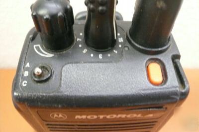 Motorola HT1000 ht 1000 uhf 450-512 16 channel radio 