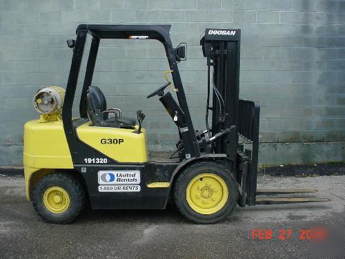 Daewoo G30P triple warehouse forklift 6000 pneuamatic