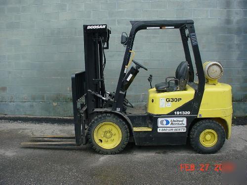 Daewoo G30P triple warehouse forklift 6000 pneuamatic