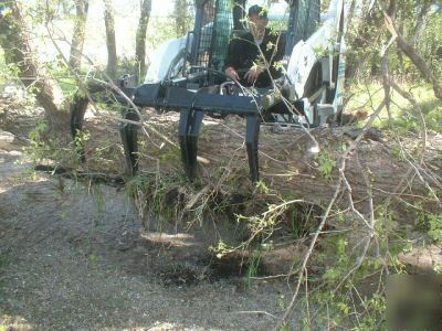 Bobcat style grapple bucket/scoop rake