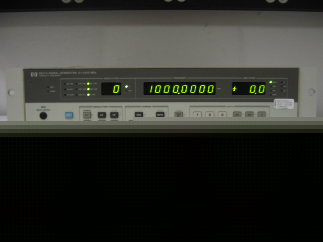 Hp 8657A signal generator /opt 001 & 002 /0 - 1040 mhz