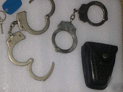2 pair handcuffs w/key and cuff case police equipment