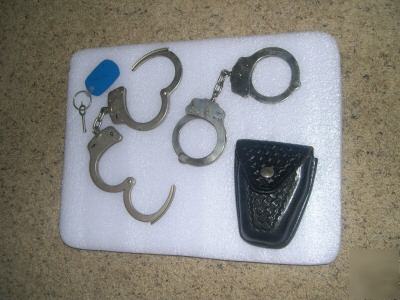 2 pair handcuffs w/key and cuff case police equipment