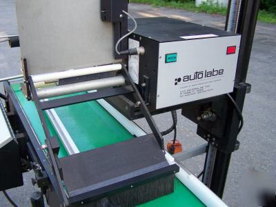 Auto labe automatic top and bottom labeling system