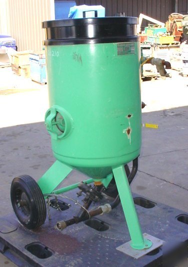Clemco 6 cubic ft sand blast bucket pot blaster nice