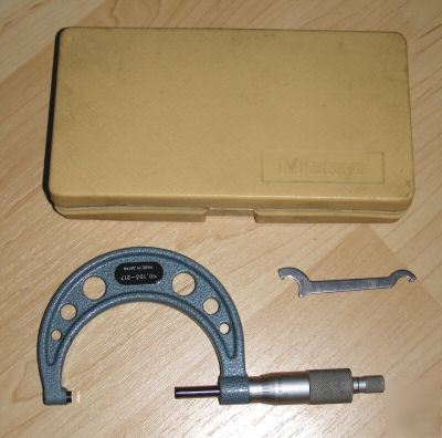 Mitutoyo micrometer w/ original case & wrench excellent