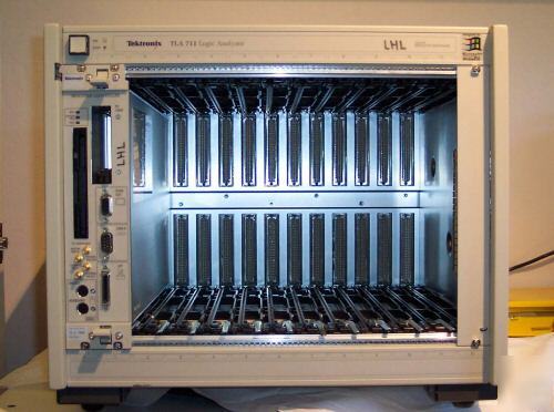 Tektronix tla 711 logic analyzer with manuals