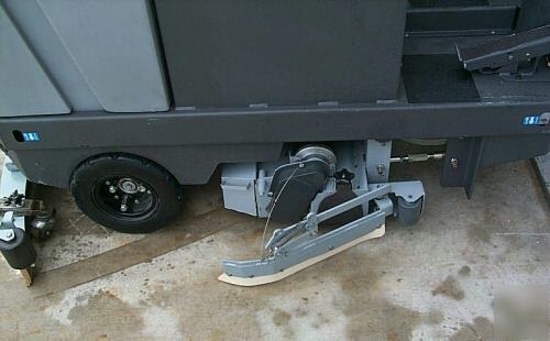 Riding floor scrubber advance 3200C auto scrubber - 