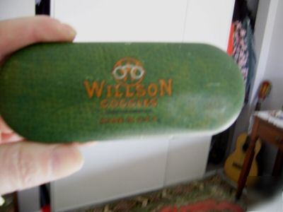 Welder's collapsable dark goggles/willson /mtl case