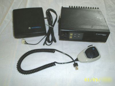 Motorola radius 25 watt uhf programmable radio w/extras