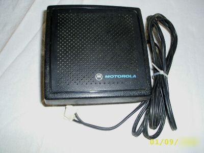 Motorola radius 25 watt uhf programmable radio w/extras