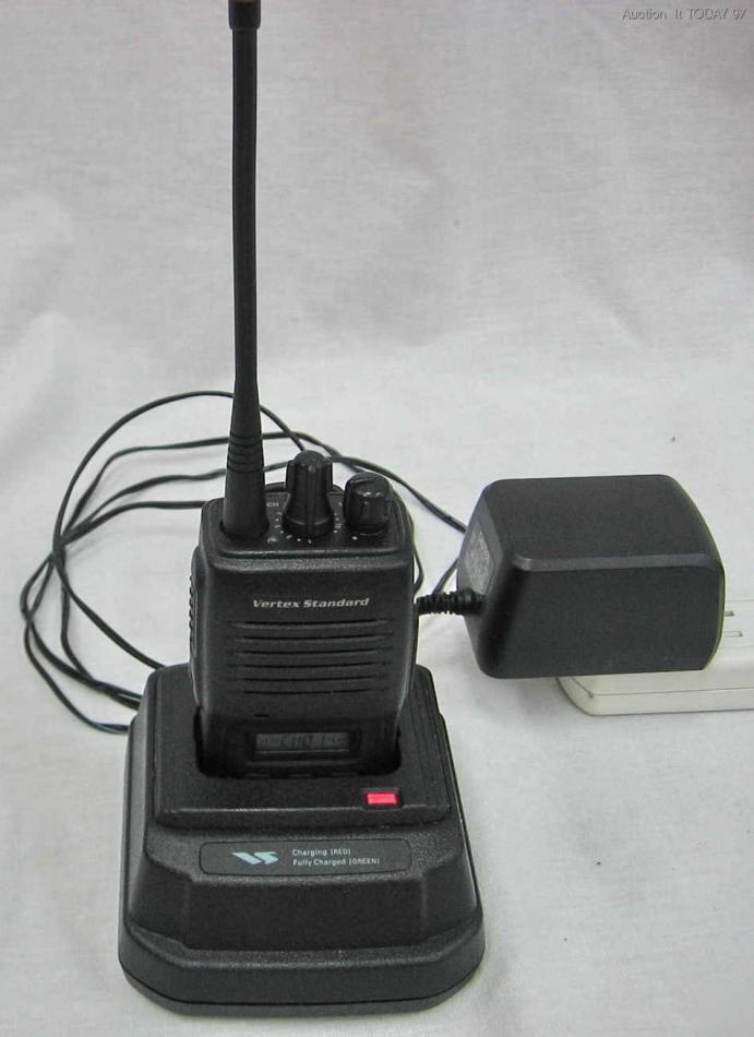 Vertex standard vx-180 uhf 16 channel 2-way radio