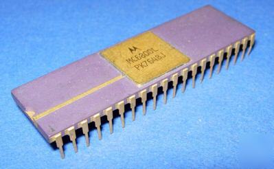 Cpu MC6800L motorola vintage purple ceramic gold