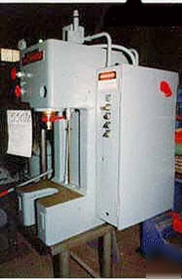 Used: denison 6 ton downstroke self contained hyd gap f