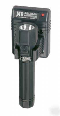 Pelican 7050 dcf black flashlight recharge fast
